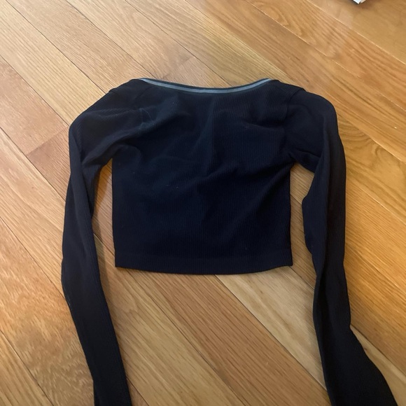 Black Long Sleeve Crop Top - Picture 2 of 2